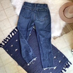 A&F | NWOT | High Rise Mom Jeans | 28 | 6R